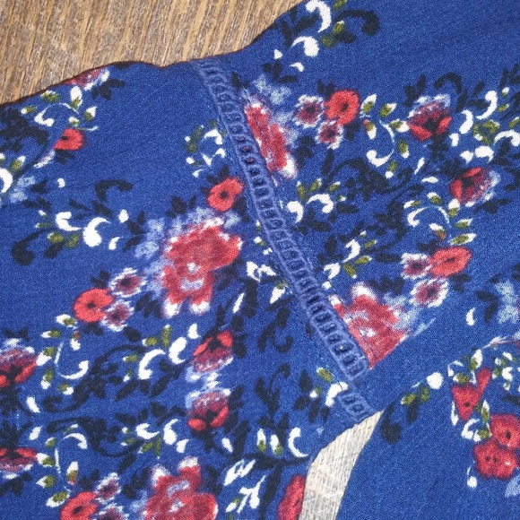 EVEREVE BRAEVE RUFFLE SLEEVE FLORAL DRESS - Picture 6 of 8